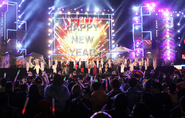 A large number of visitors and local people at last year’s New Year Countdown Party