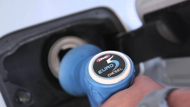 The Vietnam Register (VR) will stop granting safety certificates to diesel cars that fail to meet European emission standard 4 or higher beginning January 1. (Photo: thoibaotaichinhvietnam.vn)