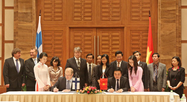 The signing of a Memorandum of Understanding on bilateral cooperation between Finland's Salo City and Da Nang 