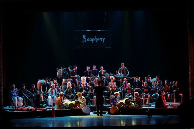 9. The Seaphony orchestra - the first Vietnamese ethnic orchestra - made its debut at the Vietnam Ethnic Music Concert at Hanoi Opera House. — Photo Faceboook Seaphony Read more at http://vietnamnews.vn/life-style/420323/top-ten-cultural-and-tourism-events-of-2017.html#Pu7qXphdYhcllQCE.99