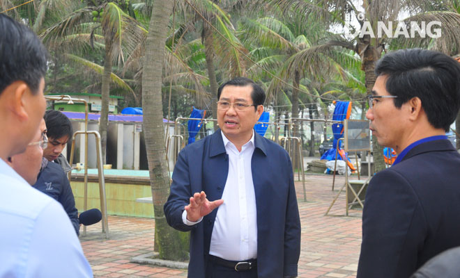 Chủ tịch UBND thành phố Huỳnh Đức Thơ chỉ đạo khắc phục sạt lở bờ biển