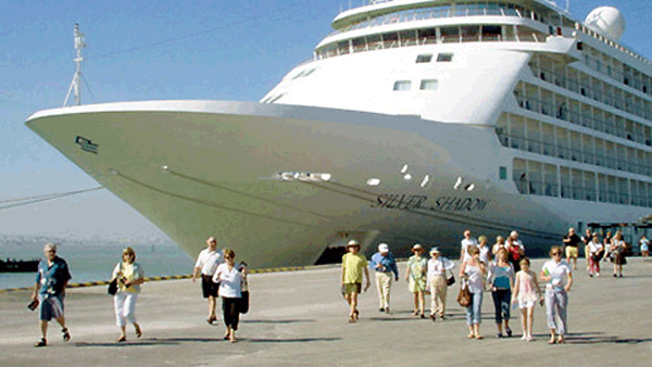 Gần 2.000 khách tàu biển đến Đà Nẵng