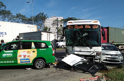  A scene of a road traffic accident in Viet Nam (Photo vnexpress.net)