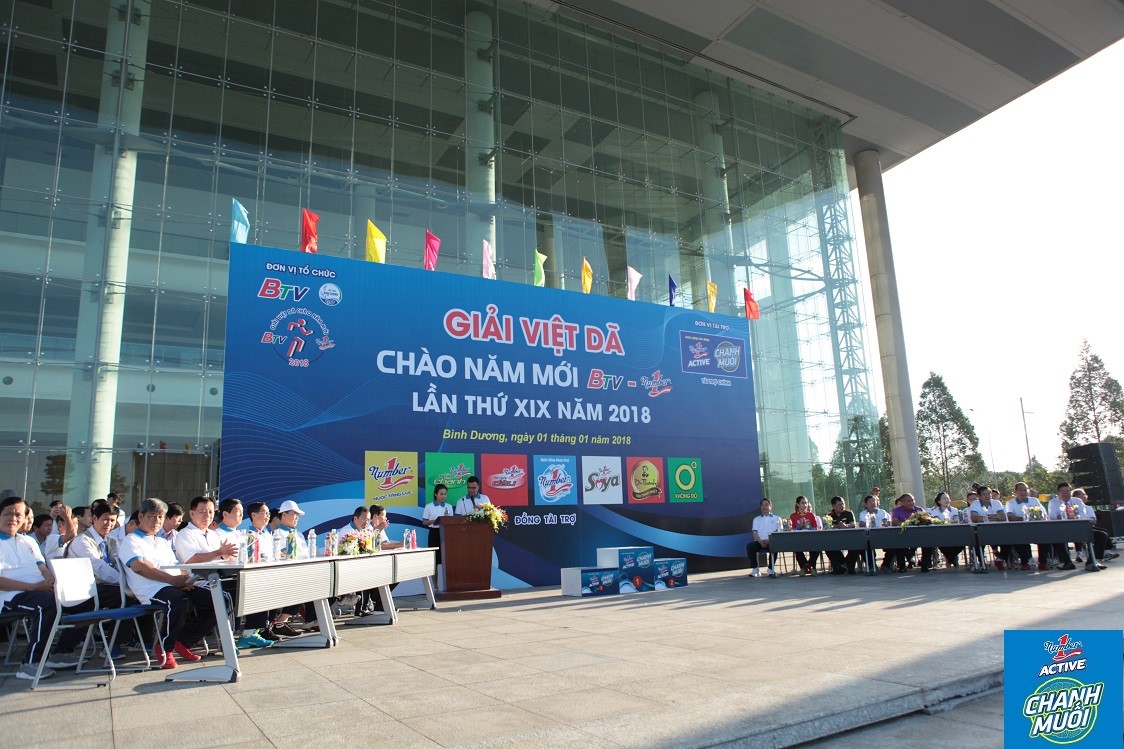 : Đúng 7 giờ sáng ngày 1-1-2018 vừa qua, ngày hội  Việt dã Chào năm mới” BTV - Number 1 lần thứ 19 đã chính thức khai mạc tại  quảng trường thành phố mới Bình Dương.