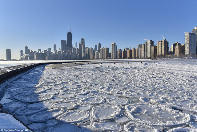 Hồ băng xuất hiện ở Chicago do thời tiết giá hieneh. (Ảnh: Instagram)