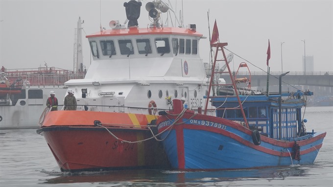 A rescue ship from Đà Nẵng tows a fishing boat to port after it became flooded in rough seas. — Photo courtesy of MRCC2 Read more at http://vietnamnews.vn/society/420589/four-fishermen-saved-at-sea-of-da-nang.html#UrcyXkIHvfrRp9wA.99