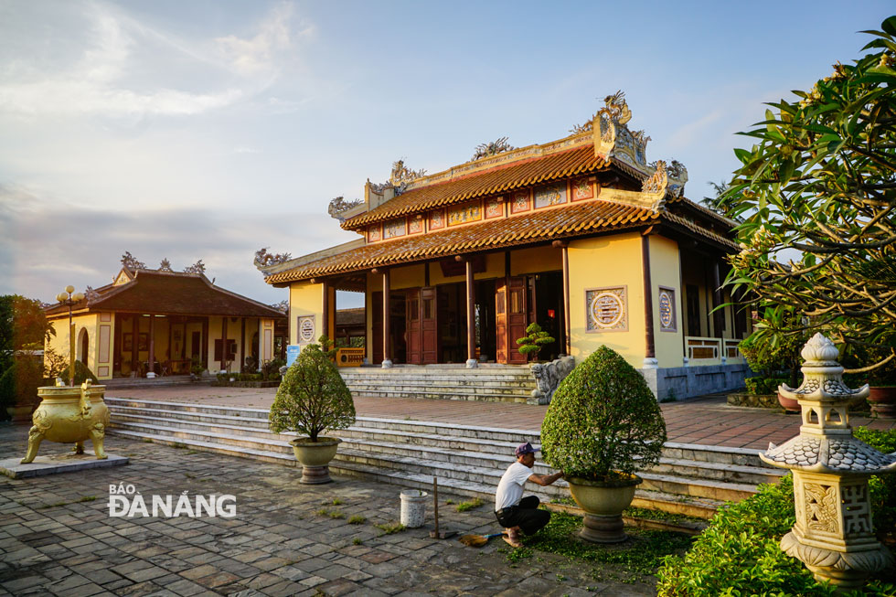 The sanctum of the temple shows off the time-honoured traditional Vietnamese architectural style