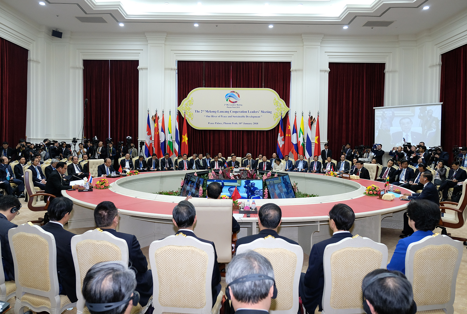 Các nhà Lãnh đạo thông qua Tuyên bố Phnom Penh và Kế hoạch hành động 5 năm MLC giai đoạn 2018-2022. Ảnh: VGP/Quang Hiếu