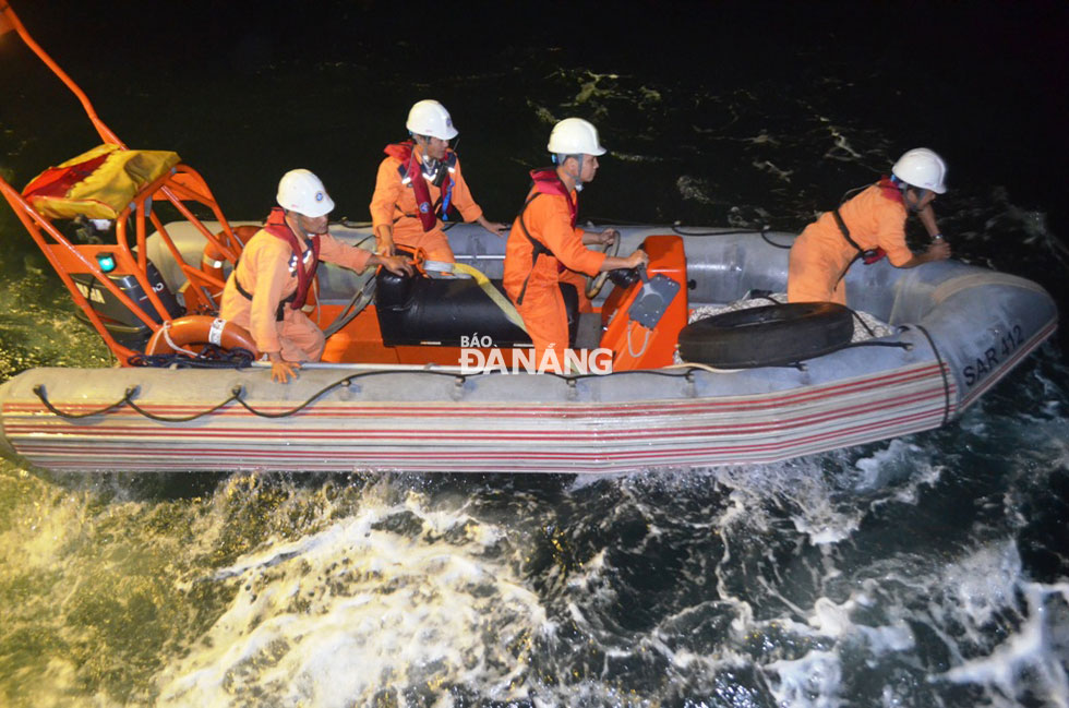 The lifeboat, with 4 crew members onboard, rushing to the scene to help the victims…