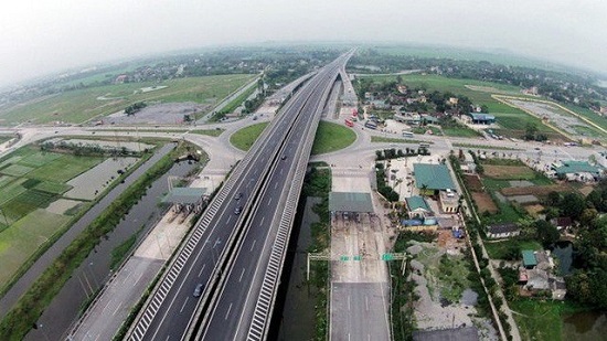 Last November, the National Assembly passed an investment plan for the construction of the eastern North-South Expressway. (Photo tuoitre.vn)