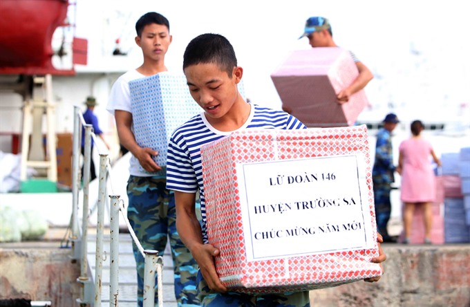 Festive time: Before Tết (Lunar) New Year, hundreds tonnes of goods, necessities, fruits and vegetables have been transported to residents and soldiers on the Spratly Islands. — VNA/VNS Photo Quang Quyết Read more at http://vietnamnews.vn/life-style/421167/tet-gifts-from-the-mainland-arrive-at-truong-sa-island.html#PYxsihvuqSCBvfhZ.99