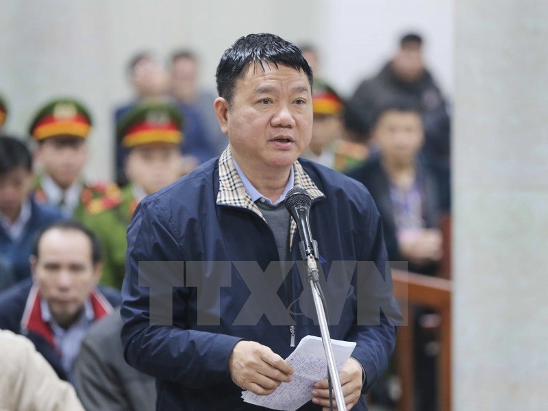 Bị cáo Đinh La Thăng nói lời xin lỗi Đảng, xin lỗi nhân dân. (Ảnh: TTXVN)