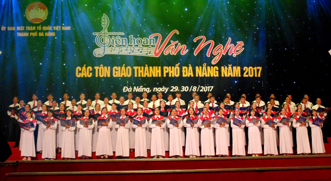 Một tiết mục tại Liên hoan  văn nghệ các tôn giáo thành phố Đà Nẵng, tháng 8-2017. Ảnh: THANH TUYỀN
