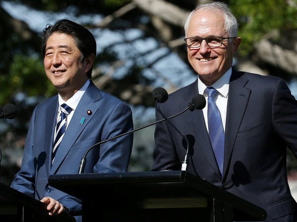 Australian Prime Minister Malcolm Turnbull (R) and his Japanese counterpart Shinzo Abe (Photo: EPA)