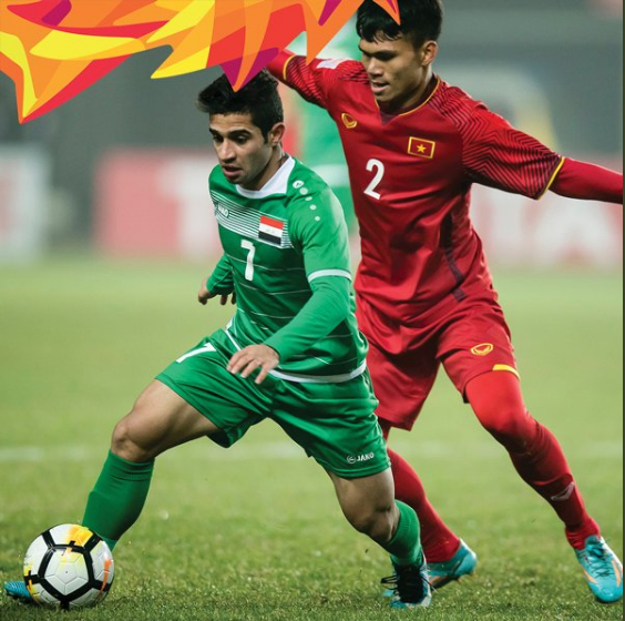 Vietnamese (in red) and Iraqi players during the quarterfinal thriller  (Photo: AFC)