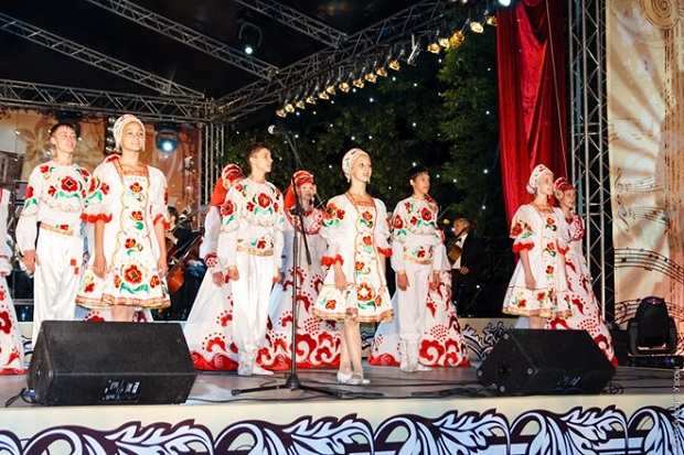 A performance of the Siberian Patterns folk dance ensemble (Photo: sibuzory.ru)