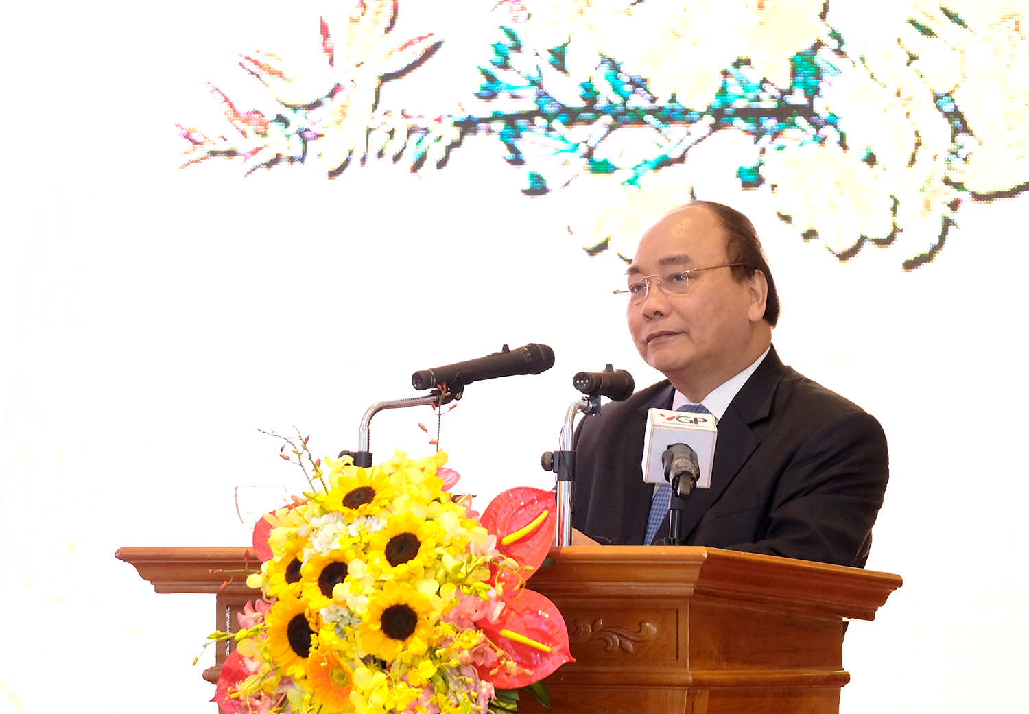 Thủ tướng nguyễn Xuân Phúc phát biểu tại buổi gặp mặt. Ảnh: VGP