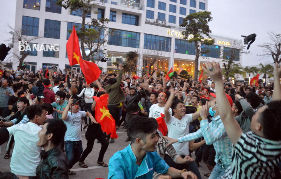 Dozens of revelers gathering in big crowds to celebrate Viet Nam’s historic spot in the final game