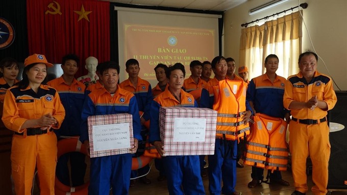 Safe: Seamen from Quảng Bình are taken to Đà Nẵng afer their boat engine broke down at sea off Hoàng Sa Island. — Photo courtesy of MRCC2 Read more at http://vietnamnews.vn/society/421713/another-11-seamen-saved-at-sea.html#uUfX2o2C8cWADcgL.99