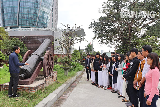 Local high school pupils visiting the Museum of Da Nang