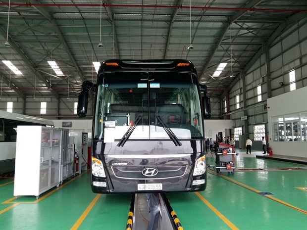 A bus is checked at a service centre of Trường Hải automobile company (Photo: VNS)