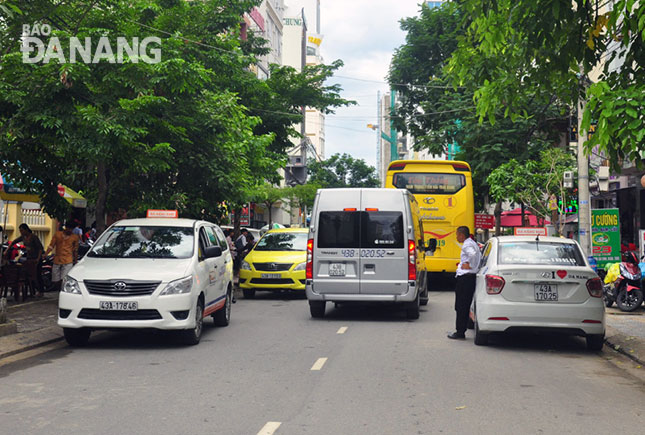 Cấm đỗ xe trên đường Cô Giang và đường Quang Trung