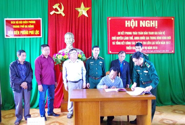 Ngư dân 4 phường biên giới biển của quận Thanh Khê ký cam kết bảo đảm thông tin liên lạc trên biển.