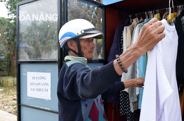 A man choosing a used shirt for him