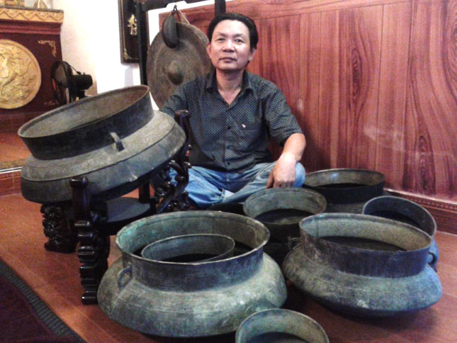Bộ sưu tập nồi đồng của ông Nguyễn Đức ở làng Hòa Mỹ, phường Hòa Minh, quận Liên Chiểu. Ảnh: V.T.L