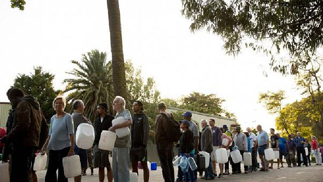 4 triệu người dân thành phố Cape Town (Nam Phi) đứng trước tình trạng chỉ được cung cấp 50 lít nước mỗi ngày.