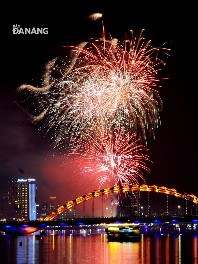 Spectacle: A 15-minute firework show will be held on Lunar New Year’s Eve (February 16) in Đà Nẵng. Read more at http://vietnamnews.vn/life-style/422349/da-nang-hoi-an-to-host-tet-festivities.html#0caX5bomP38ReFTP.99