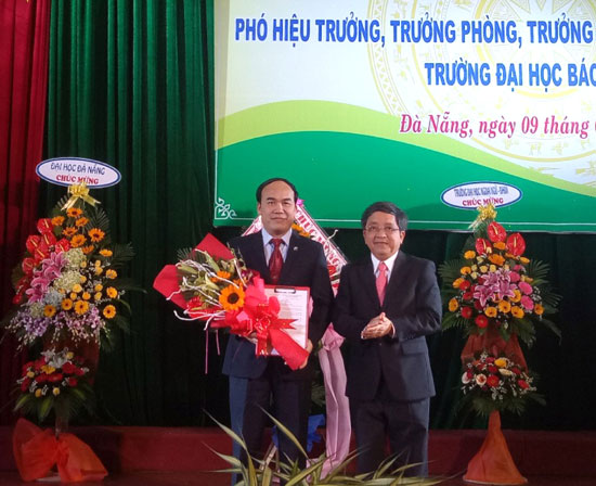 Tiến sĩ Phan Minh Đức nhận quyết định bổ nhiệm làm Phó Hiệu trưởng Trường Đại học Bách khoa (Đại học Đà Nẵng).