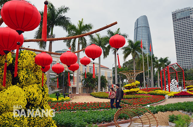 Theo đánh giá chung, dịp Tết Nguyên đán Mậu Tuất 2018, lượng khách trong nước và quốc tế đến Đà Nẵng đều tăng so với cùng kỳ năm ngoái. Ảnh: MINH TRÍ