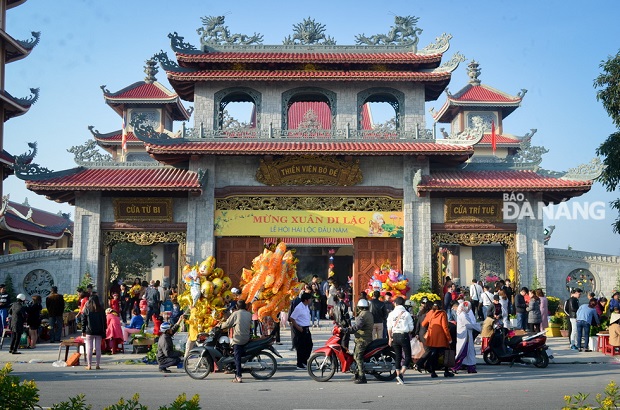 A pagoda crowded with local residents