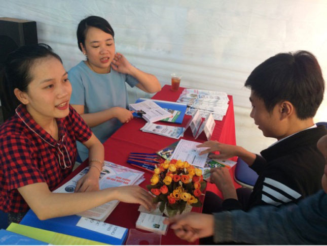 Một buổi tư vấn hướng nghiệp cho học sinh do Trường Cao đẳng nghề Đà Nẵng tổ chức.
