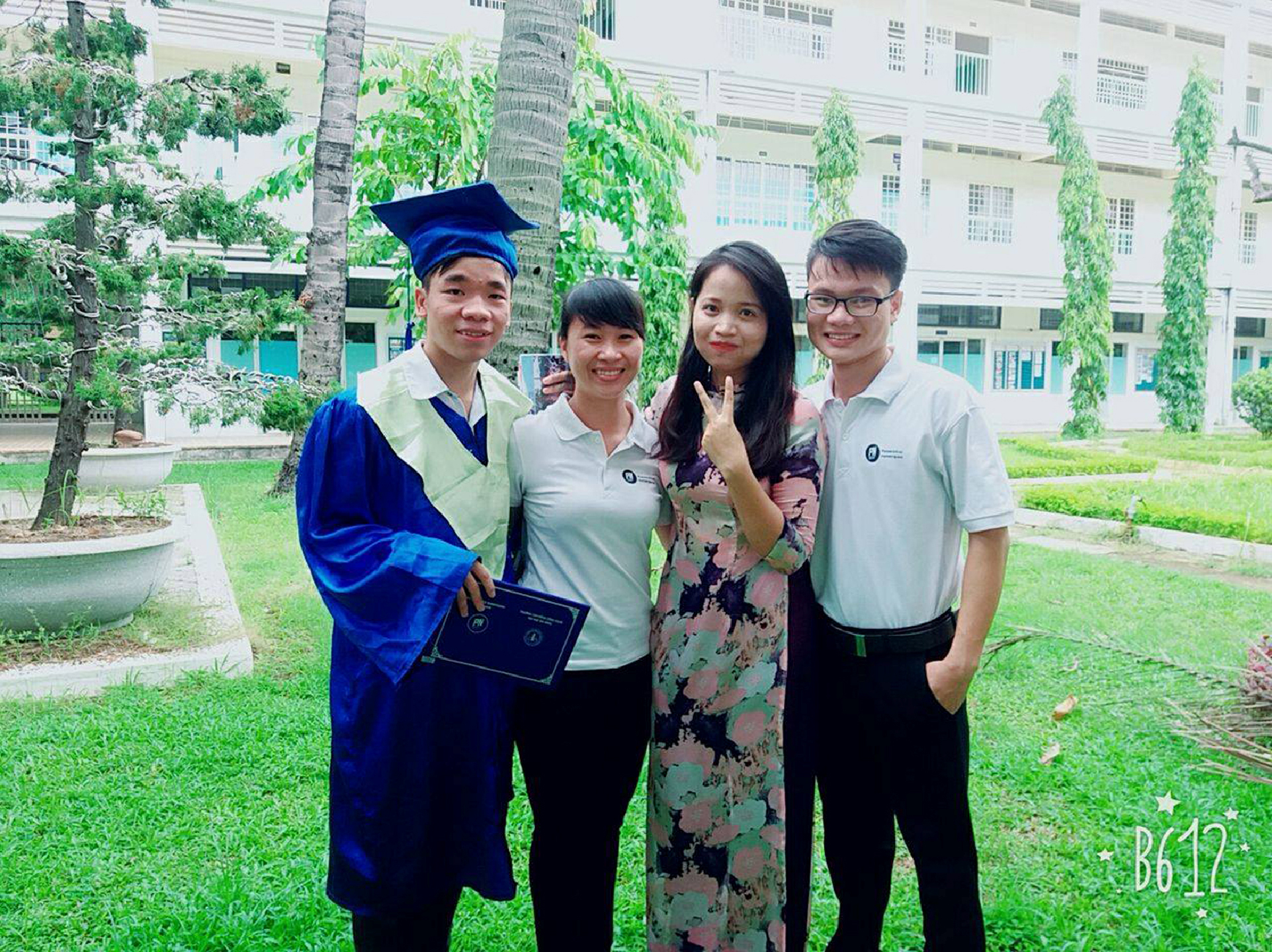 Suu (1st left) happy on his graduation day