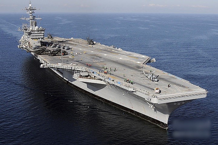 Tàu đã tham gia nhiều chiến dịch, trong đó có chiến dịch Tự do Iraq. Thi thể trùm khủng bố Osama bin Laden từng được “hải táng” từ boong tàu Carl Vinson vào năm 2011. Ảnh: Stocktrek images.