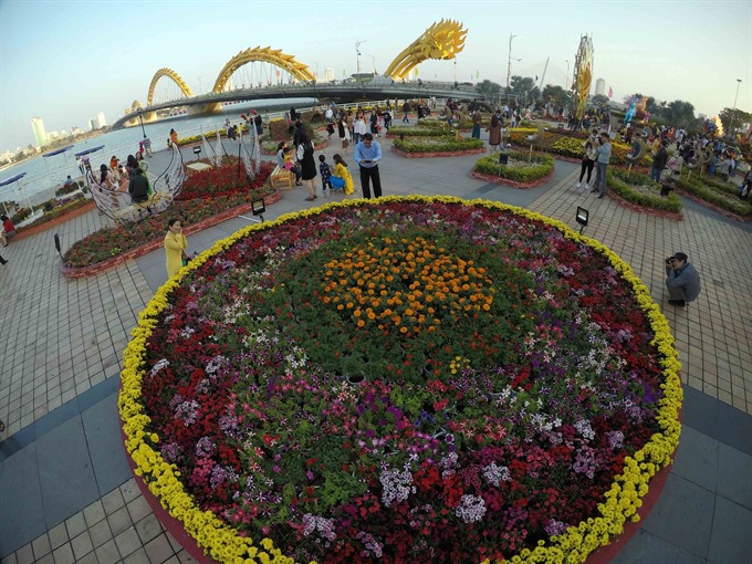 Hundreds of types of flowers bloomed on the 2018 Đà Nẵng City Spring Flower Street. — VNA/VNS Photo Trần Lê Lâm Read more at http://vietnamnews.vn/society/423471/da-nang-to-set-livable-city-criteria.html#2wIHYm3GeggUvGF2.99