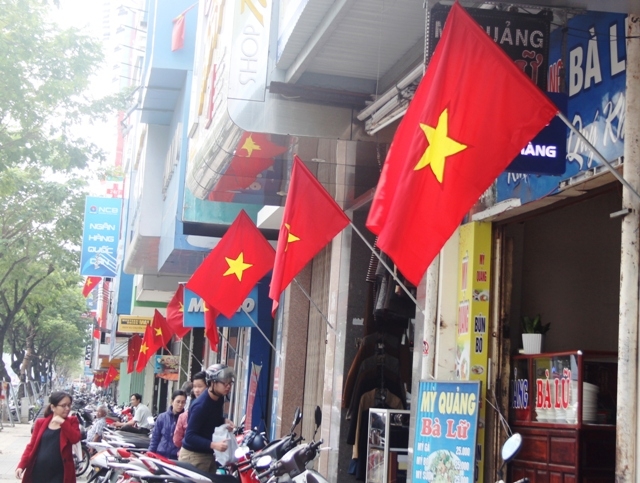 Treo cờ, khẩu hiệu nhân kỷ niệm 43 năm Ngày Giải phóng thành phố Đà Nẵng (29-3-1975 - 29-3-2018)