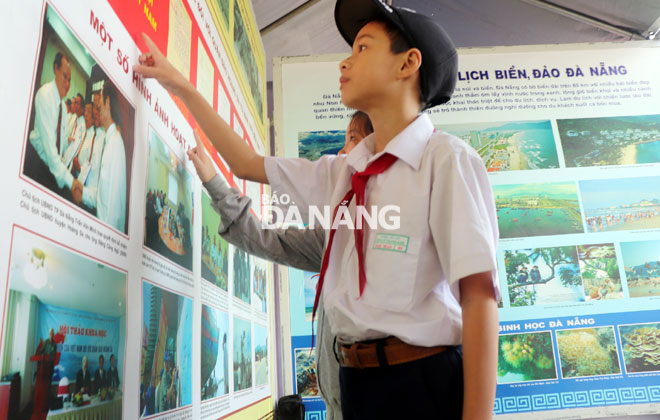 Không gian triển lãm Đà Nẵng – di sản văn hóa biển đảo thu hút khá đông khách tham quan, đặc biệt các em học sinh, qua đó khơi dậy tình yêu quê hương, biển đảo trong thế hệ trẻ.