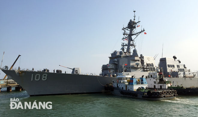 Tàu khu trục USS Wayne E. Meyer (DDG 108) cập cảng Tiên Sa, Đà Nẵng lúc 16h ngày 5-3