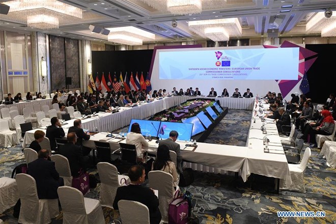 Participants attend the 16th ASEAN Economic Ministers-European Union Trade Commissioner Consultations in Singapore on March 2, 2018 (Source: Xinhua)