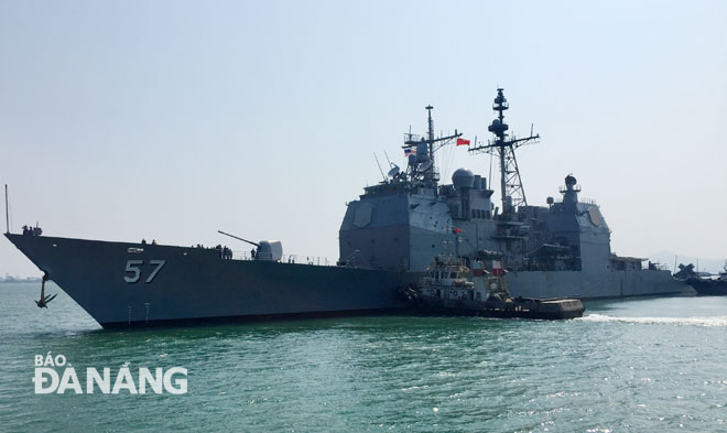 The guided missile cruiser USS Lake Champlain docked at the Tien Sa Port at 2.00pm.