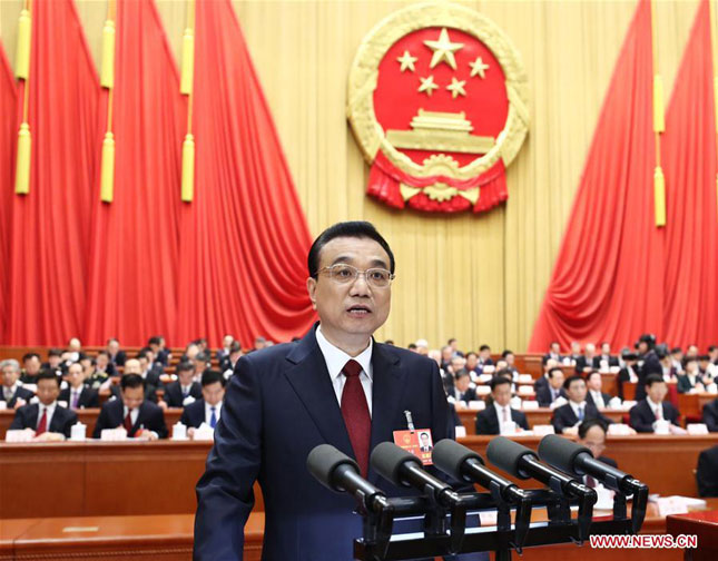 Thủ tướng Trung Quốc Lý Khắc Cường trình bày báo cáo tại phiên khai mạc kỳ họp Quốc hội. 			Ảnh: Tân Hoa xã 