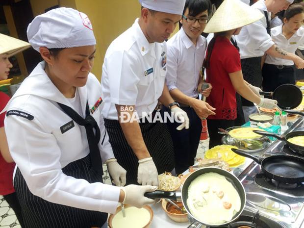  … and how to make ‘banh xeo’ - one of the city’s popular specialities