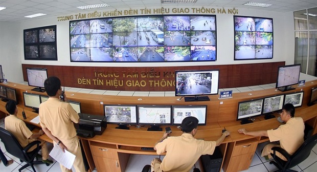  Police officers in the traffic signal control centre of Ha Noi. In the ’smart city’ future, a system of sensors and actuators would automatically handle the management of traffic signals based on current demands, without the need for human intervention. (Photo: VNA/VNS)