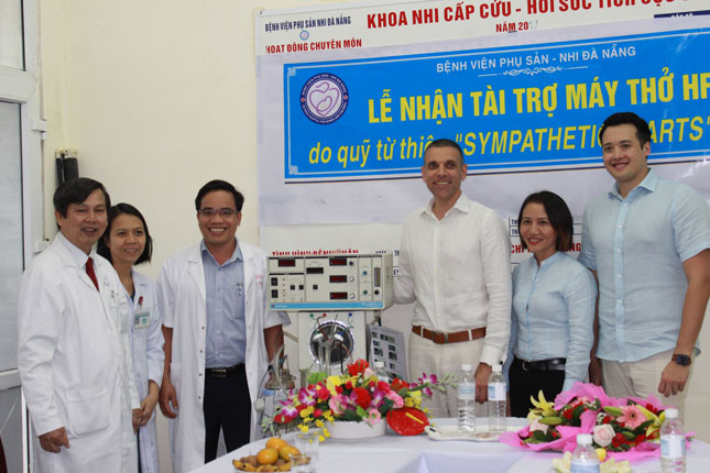 Bệnh viện Phụ sản-Nhi Đà Nẵng tiếp nhận máy thở cao tần HFO trị giá hơn 1 tỷ đồng do các mạnh thường quân hỗ trợ.