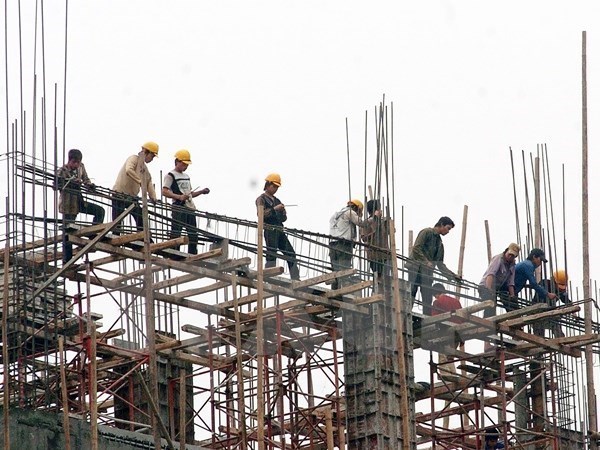 Prime Minister Nguyen Xuan Phuc has issued a directive on the accelerated implementation of measures to shorten time for granting construction licences and relevant procedures (Illustrative photo: VNA)