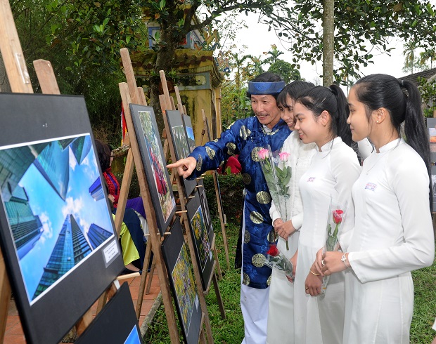  On the occasion of the 65th Traditional Day of Viet Nam Photography, a photo exhibition to commemorate the founder of the Vietnamese photographic industry took place at this house.  The event attracted a large number of photographers nationwide.