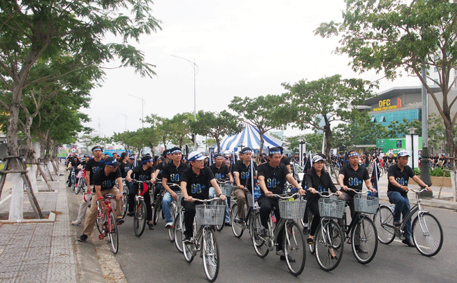 A bicycle parade in response to Earth Hour last year 